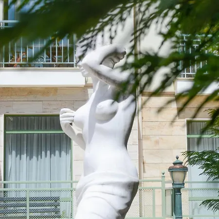 Romance Studio-steps From Thesea