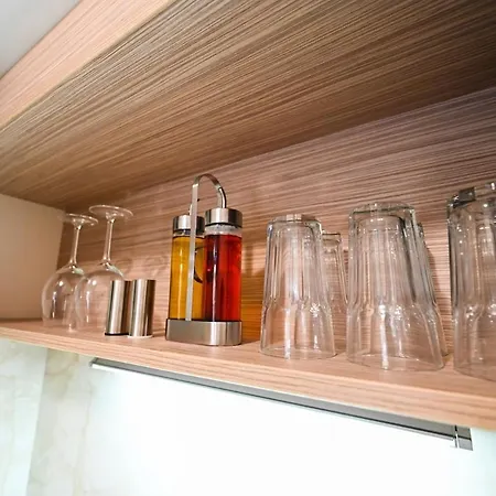 Romance Studio-steps From Thesea *